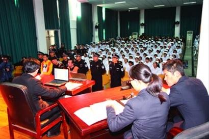 上海一中学生找游戏代练被骗走83万存款(图)