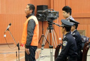 男子买14份保险后杀害双亲 辩称目的不为骗保