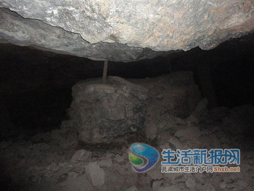 上铺村所依托的山内悬空的支柱，不知可以让村庄支撑多久。