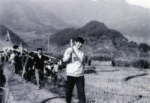 新华社推出习近平特稿：人民群众是我们力量源泉