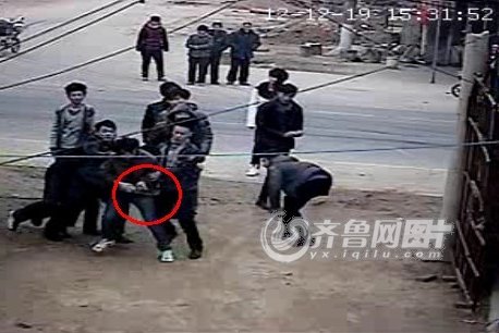山东定陶回应村干部围殴村民 称派出所长停职