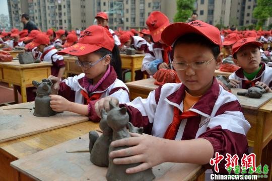 八闽千姿:千人少儿陶艺展千年瓷都风采(图)