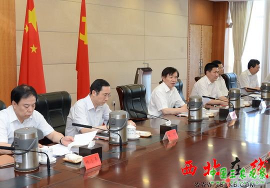 中央纪委副书记、监察部部长黄树贤主持有关部门国际追逃追赃工作座谈会并讲话（图片来源：中央纪委监察部网站）