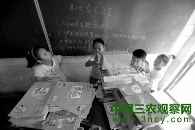 北京打工子弟学校：仅5人能办学籍教师工资千余元