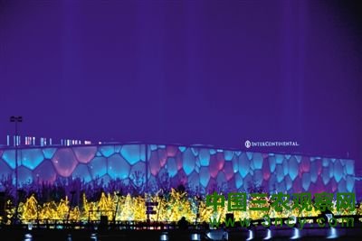 夜色中的水立方。今晚,水立方将举行APEC领导人非正式会议欢迎晚宴及文艺演出。 夜色中的水立方。今晚,水立方将举行APEC领导人非正式会议欢迎晚宴及文艺演出。