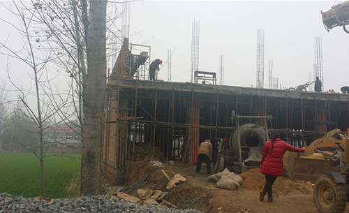河南宁陵县张弓镇占用农田建房遭质疑违规