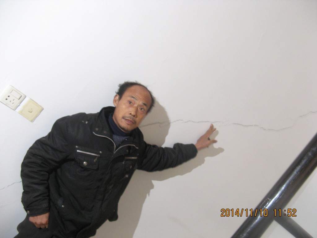 广丰县芦林街道湖头社区双塘沿村华玲房地产建金色家园抽水疑致民房地陷墙裂有关部门置若罔闻2