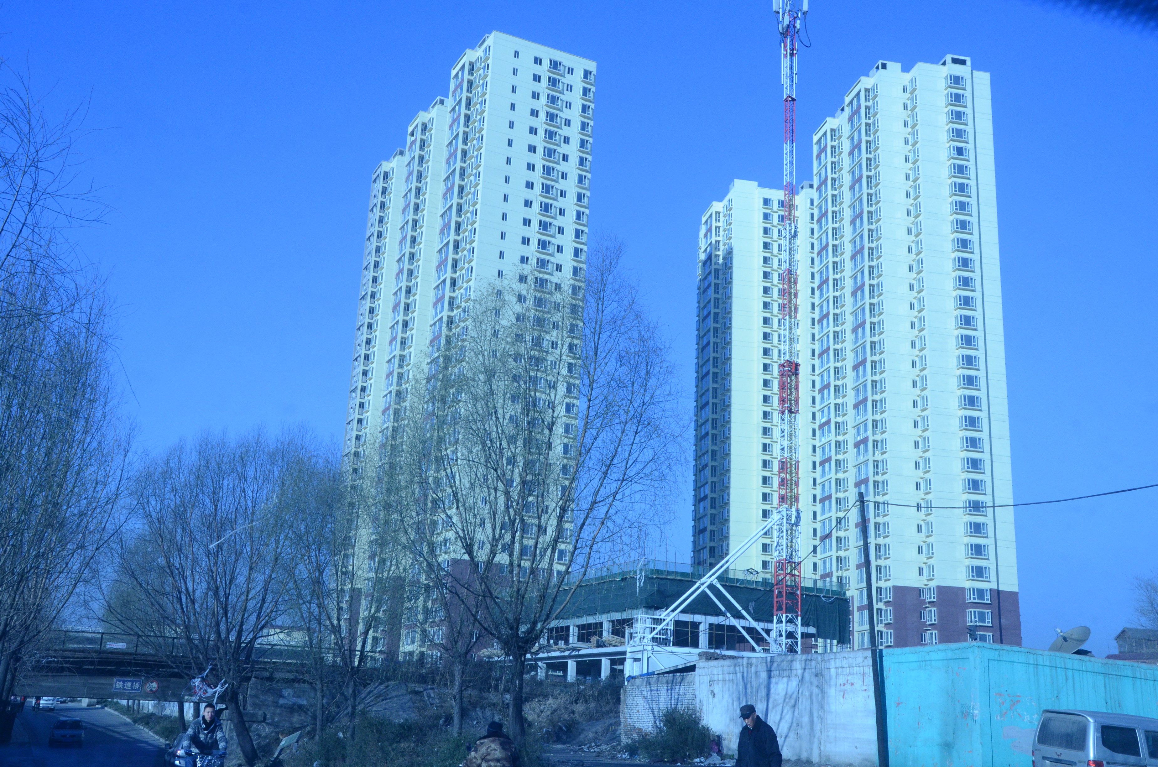 太原市万柏林区窊流村主任孟勇红一村独裁扬言自已大于法