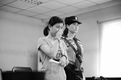 女孩为挽回前男友割腕放火发照片 自拨119报警