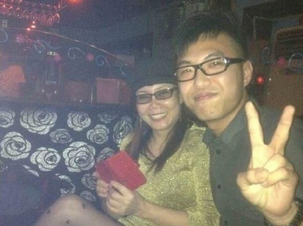 男公关自述夜店伺候富婆的日子