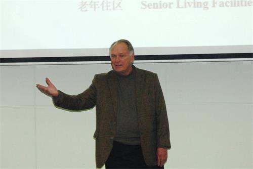 美国康宁翰集团中国区总裁瑞克•施博格先生发表主题演讲.JPG