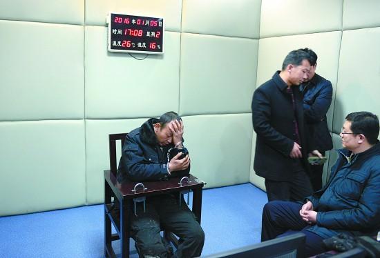 银川公交纵火案亲历者：逃跑时两次摔倒在火里