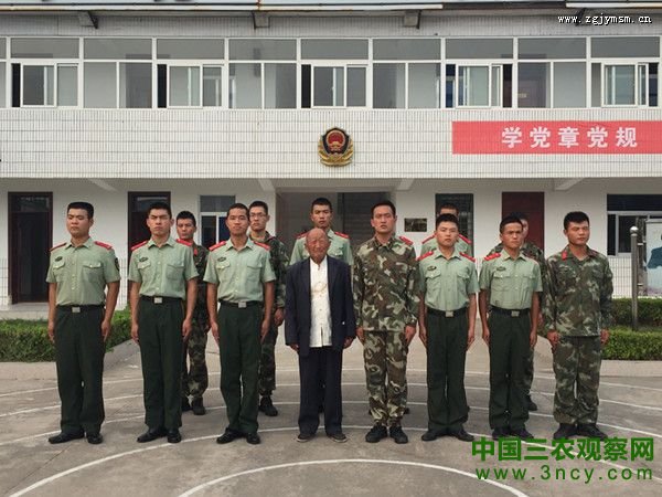 特殊的“军营辅导员” 特殊的“军营辅导员”