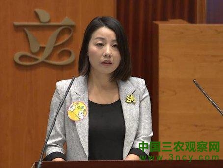 光明晚报:中国减少7亿贫困人口;欧佩克首次减产 f2ae0e816dbb4f74d6427aafb85c4f91