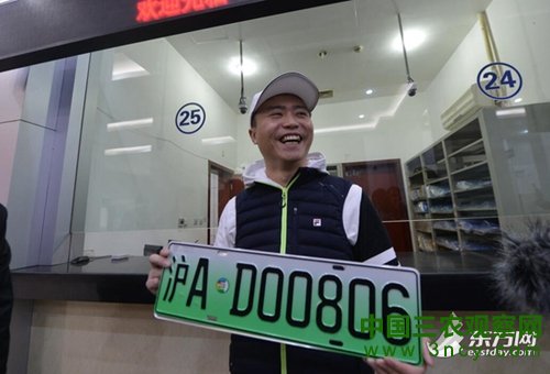 光明晚报:中国减少7亿贫困人口;欧佩克首次减产 1120029617_14805595561751n (1)