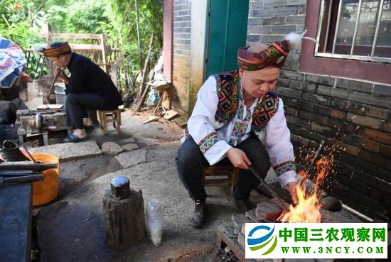 （社会）（2）苗族银饰：千锤百炼出瑰宝
