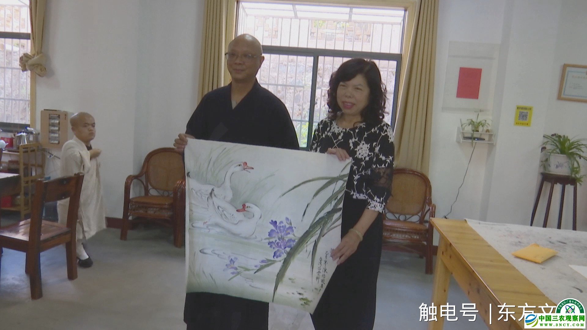 艺术家捐赠作品给佛教界人士