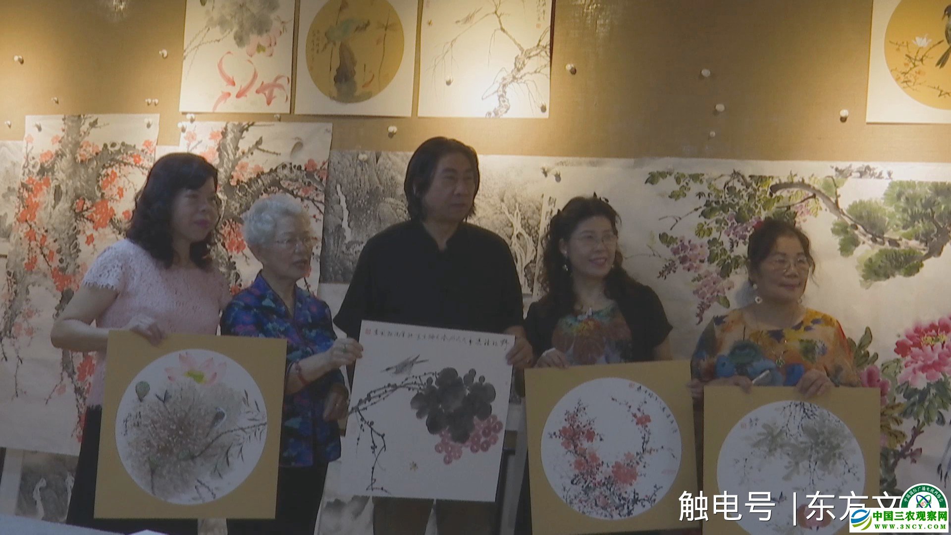 安徽画家刘瑞京赠送作品给台湾艺术家