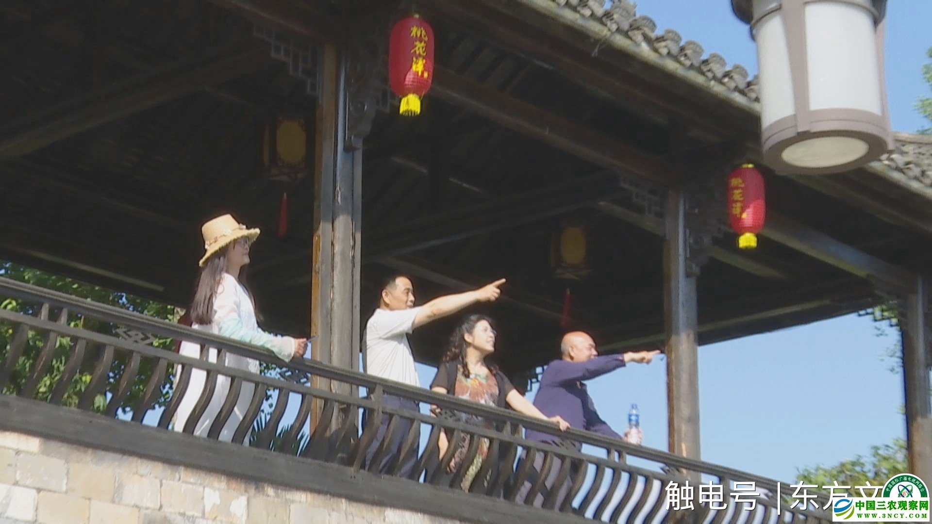 艺术家在安徽铜陵桃花潭采风 