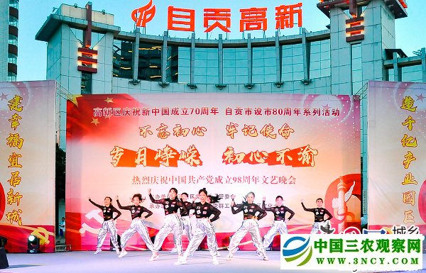 精彩演出（摄影-冯常英）.jpg